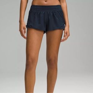Lululemon Hotty Hot Low-Rise Lined Short 2.5” (Size 4)